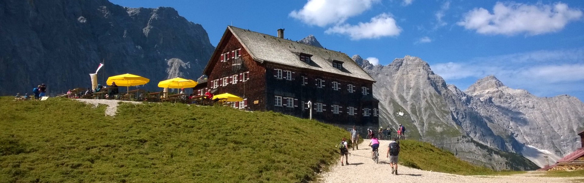 On the Adlerweg in the Karwendelgebirge, the Fankenhuette