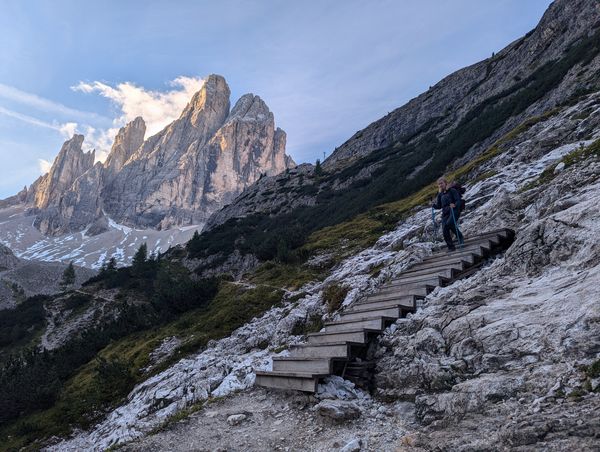 A self-guided hiker beginning the long descent to reach Val Fiscalina at the end of the Alta Via 9