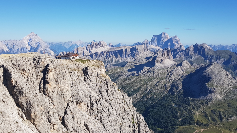 The outstanding view from Rifugio Lagazoui