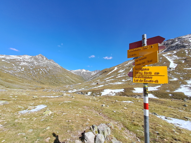 A Swiss signpost on Routecard DSM2 of the Davos to St Moritz
