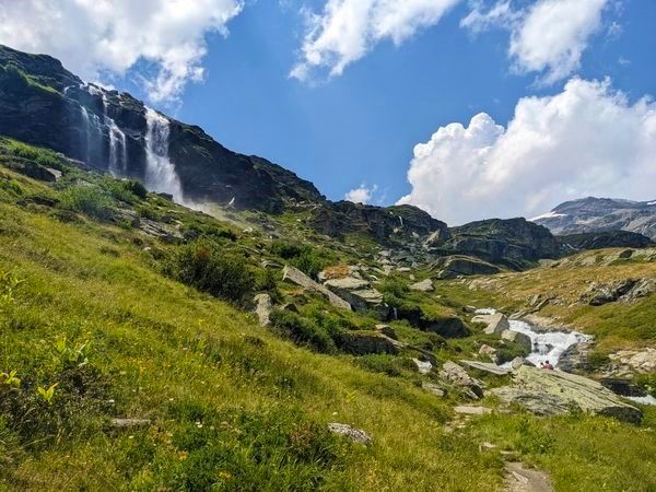 Waterfalls on the approach to Arpont