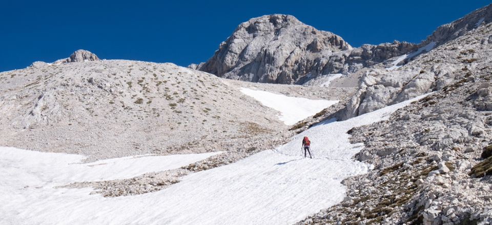 Crossing snow to the Hribarice plateau, Julian Alps, Slovenia (2023)