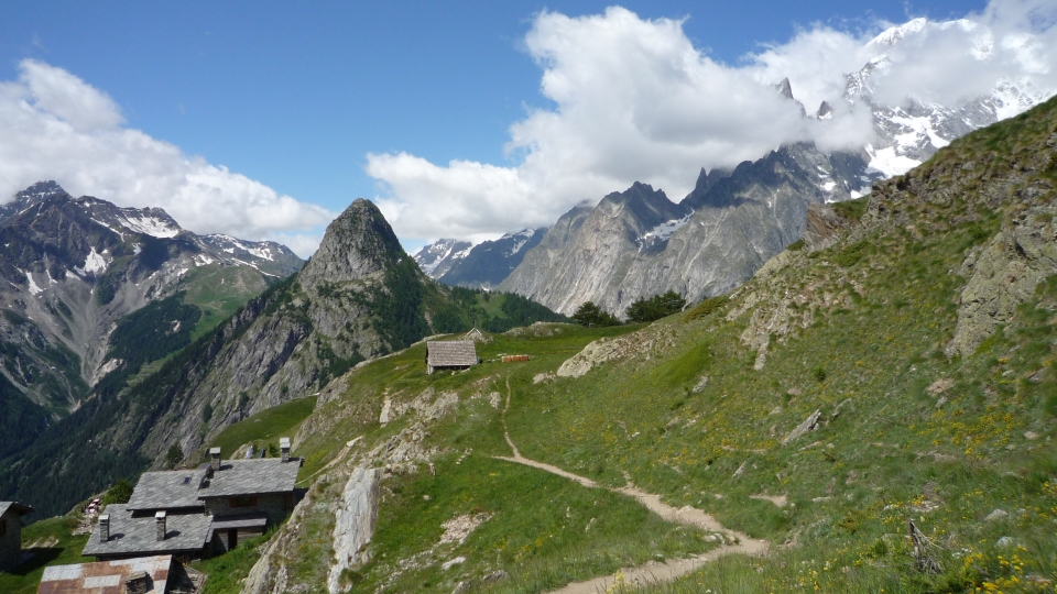 Mont Chetif and Mont Blanc from near Rifigio Bertone (2009)