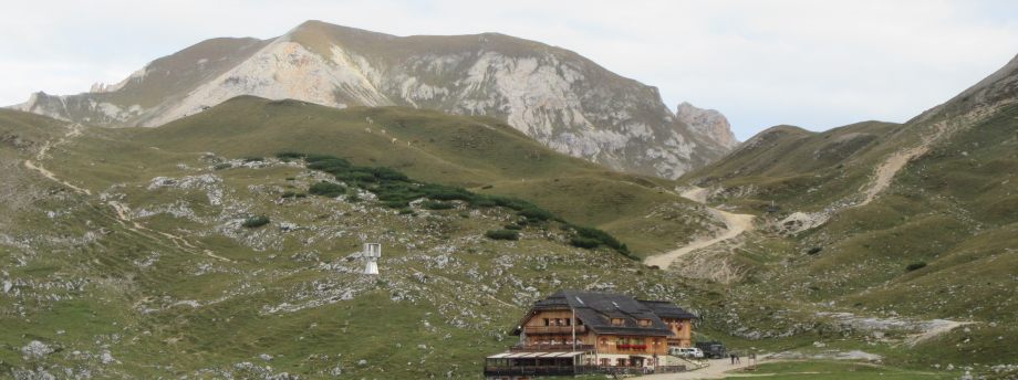 Rifugio Sennes on the AV1