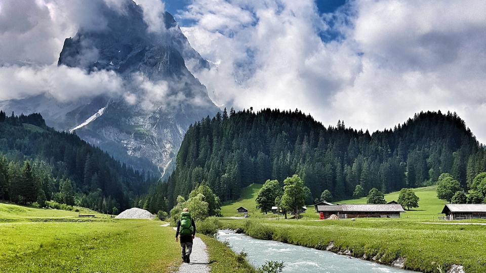 Hikker infront of the Wetterhorn on the Via Alpina