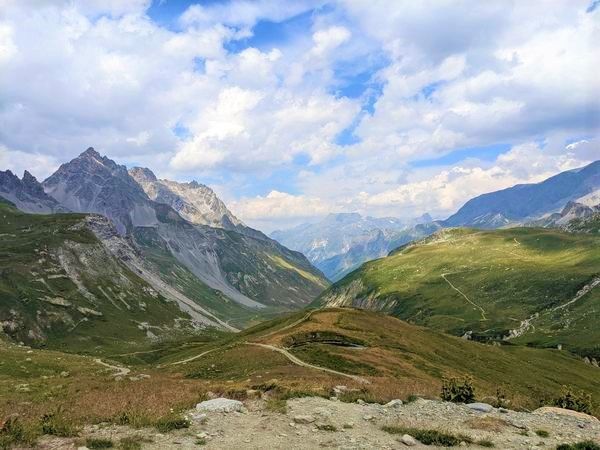 Valley route to Refuge de Peclet-Polset